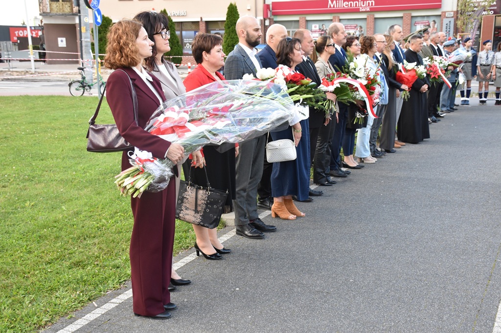 549909587_1213260604172684_8584952630345057318_n.jpg (341 KB)