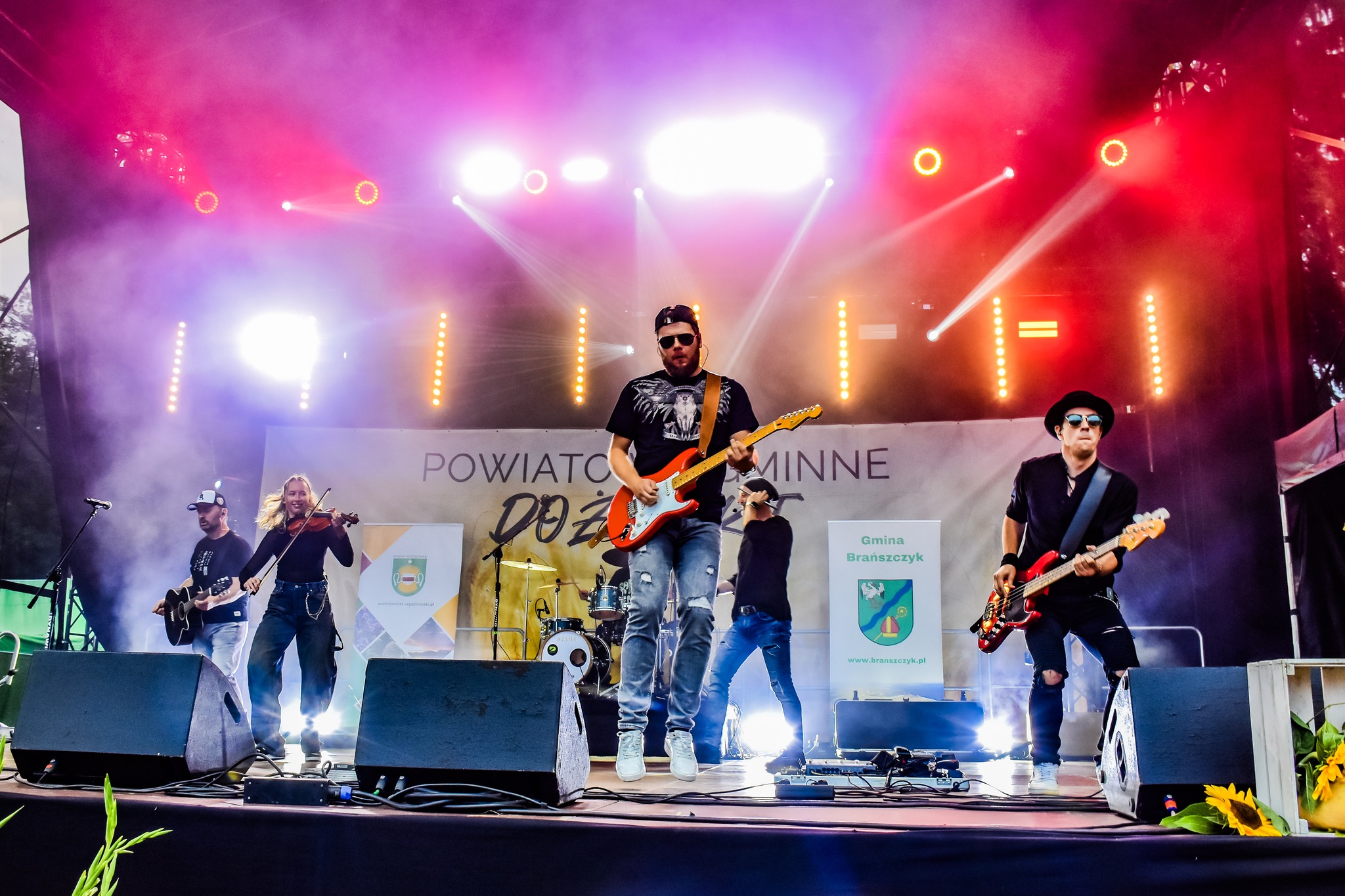 KONCERT (1).jpg (598 KB)