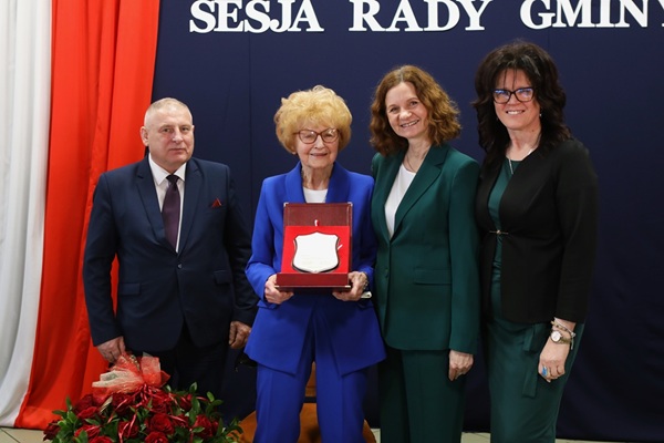 Ikona do artykułu: dr Barbara Dubniak z tytułem Honorowego Obywatela Gminy Brańszczyk